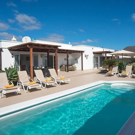 Casa Lirio Villa
