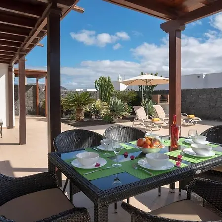 Casa Lirio Vila *