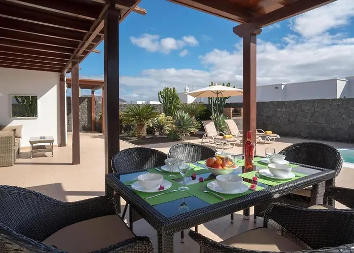 Casa Lirio Vila *
